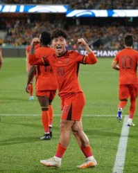 开云下载-谢天谢地谢文能！ 国足取首粒运动战进球但被逆转