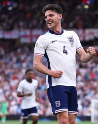 2-0！凯恩哑火，1.2亿巨头破门，英格兰丑陋赢球，图赫尔黑脸