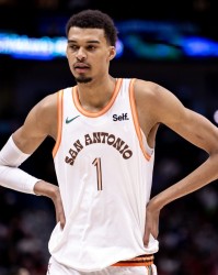 ESPN预测新赛季：马刺和老鹰有望强势反弹，雄鹿湖人存隐患