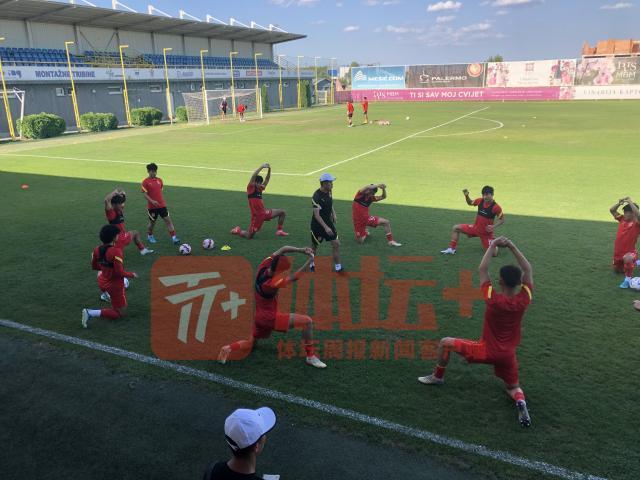 1660831904643087379.jpg U21国青在训练中。.jpg